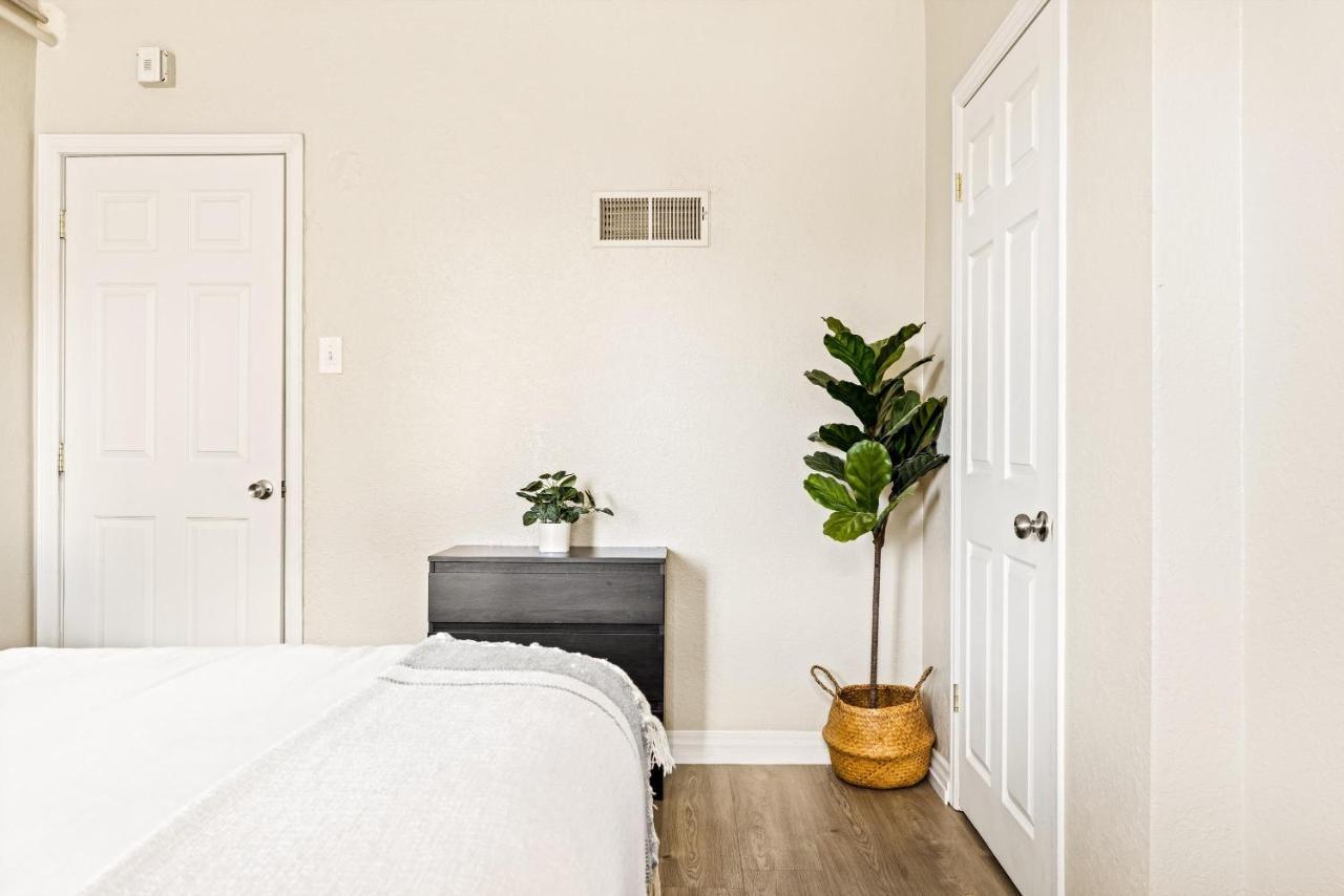 Stylish City Retreat - King Beds - Walk To Sloans Lake Denver Exterior photo